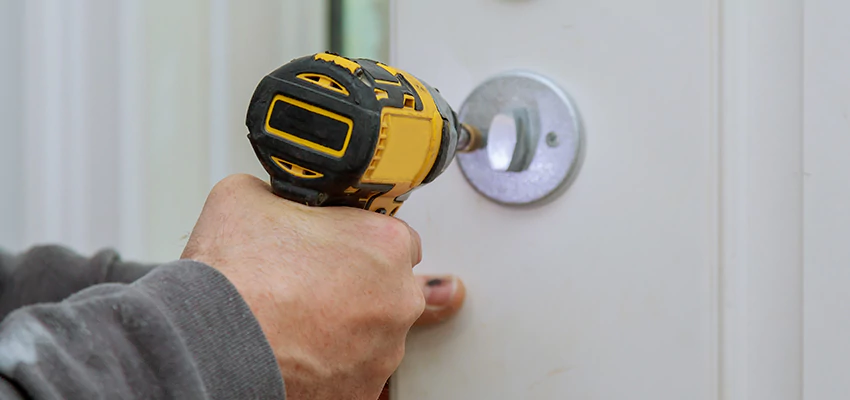 Street Locksmith For Smart Lock Repair in Bell Gardens, CA